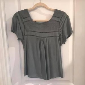 Boutique style blouse size medium.